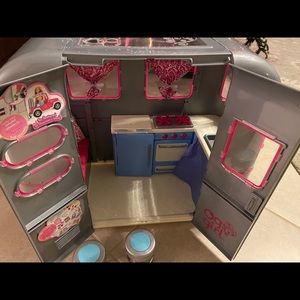 our generation r. v. Camper for 18" dolls